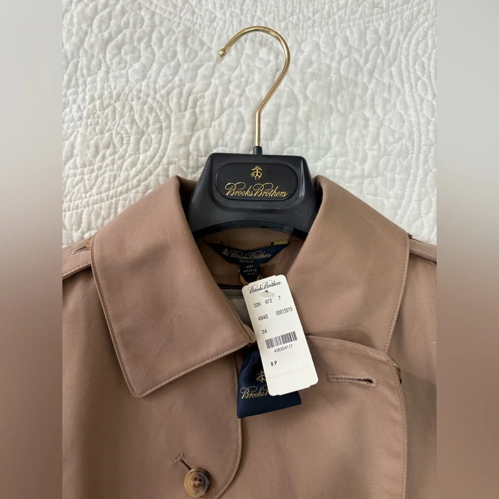 Brooks Brothers Classic Tan Trench Coat with zip-out lining, size 8P - Picture 3 of 8